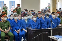 Vụ đánh bạc do ông Đinh Văn Nơi chỉ đạo phá án: 62 con bạc hầu tòa