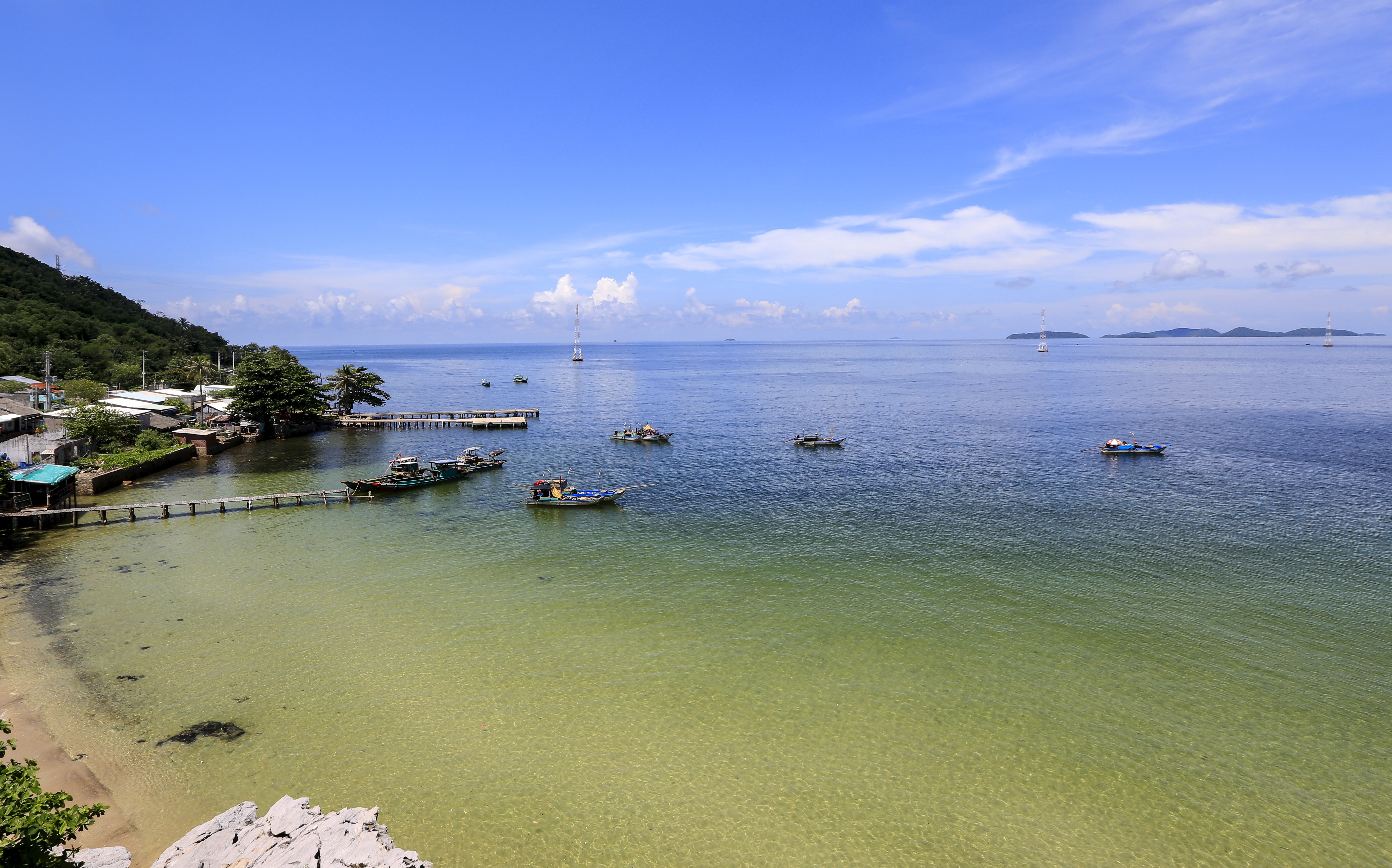 Nối sáng biển khơi