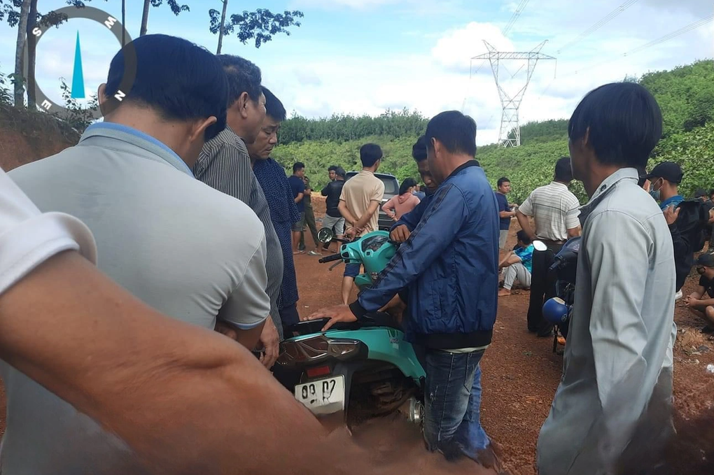Khai quật thi thể chủ nợ bị đánh chết, chôn xác phi tang - 1 Khai quật thi thể chủ nợ bị đánh chết, chôn xác phi tang - 1