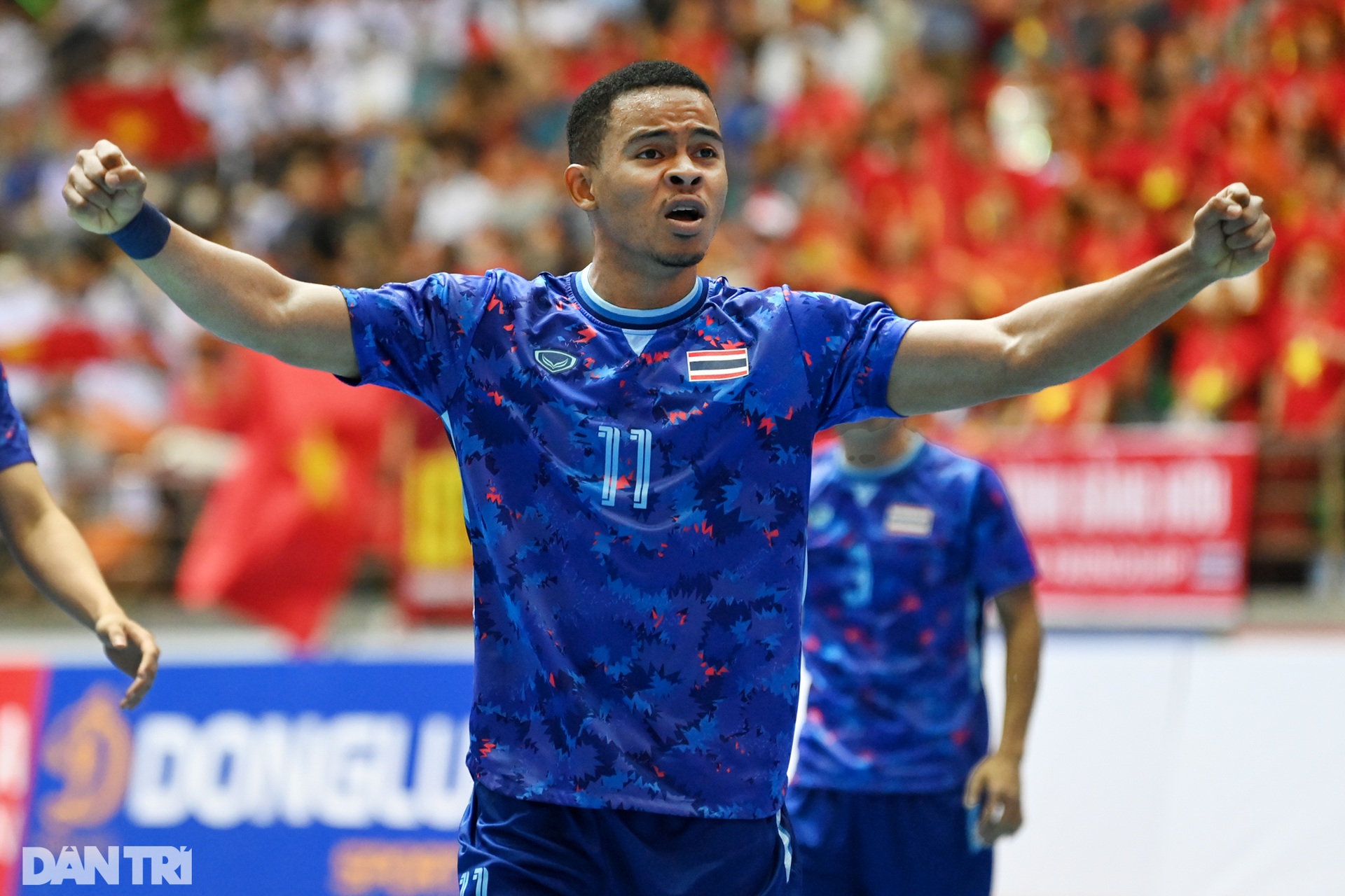 Thắng futsal Việt Nam, cầu thủ Thái Lan nhảy múa, ăn mừng đầy phấn khích - 9 Thắng futsal Việt Nam, cầu thủ Thái Lan nhảy múa, ăn mừng đầy phấn khích - 9