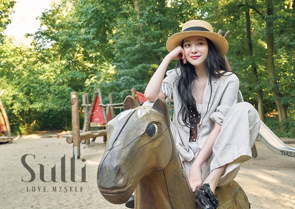 2 năm ngày mất của Sulli: Tưởng nhớ cố nghệ sĩ với bộ ảnh yêu bản thân - 2 2 năm ngày mất của Sulli: Tưởng nhớ cố nghệ sĩ với bộ ảnh yêu bản thân - 2