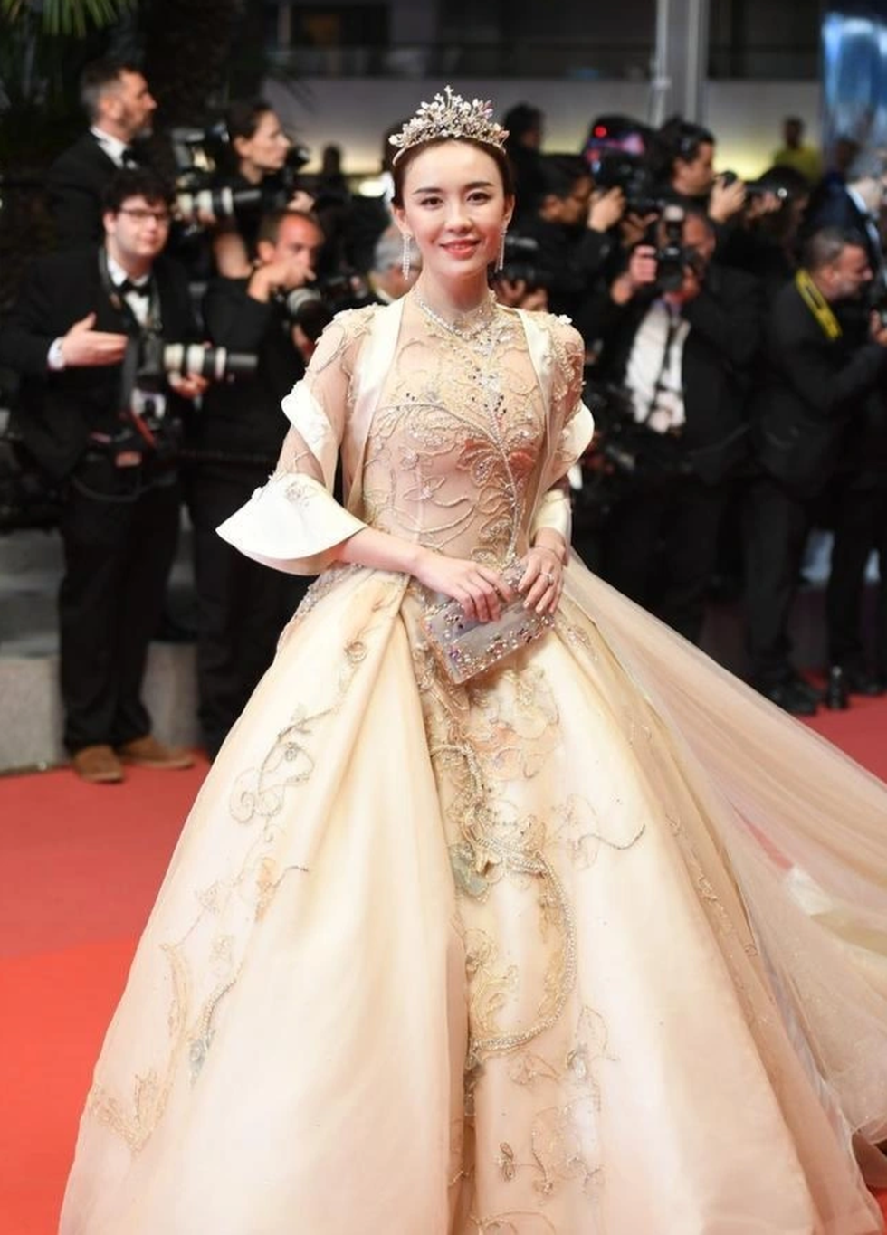 Vài phút làm lố ở Cannes, mất hàng chục ngàn USD? - 11 Vài phút làm lố ở Cannes, mất hàng chục ngàn USD? - 11
