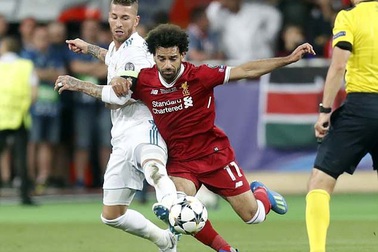 Sergio Ramos bị yêu cầu bồi thường 1 tỷ euro cho Salah