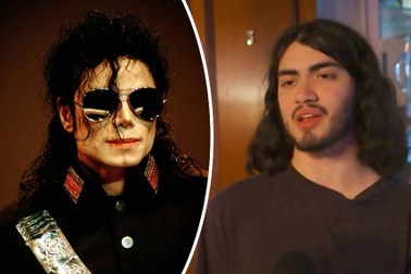 Con trai út của "ông vua nhạc pop" Michael Jackson bất ngờ lộ diện