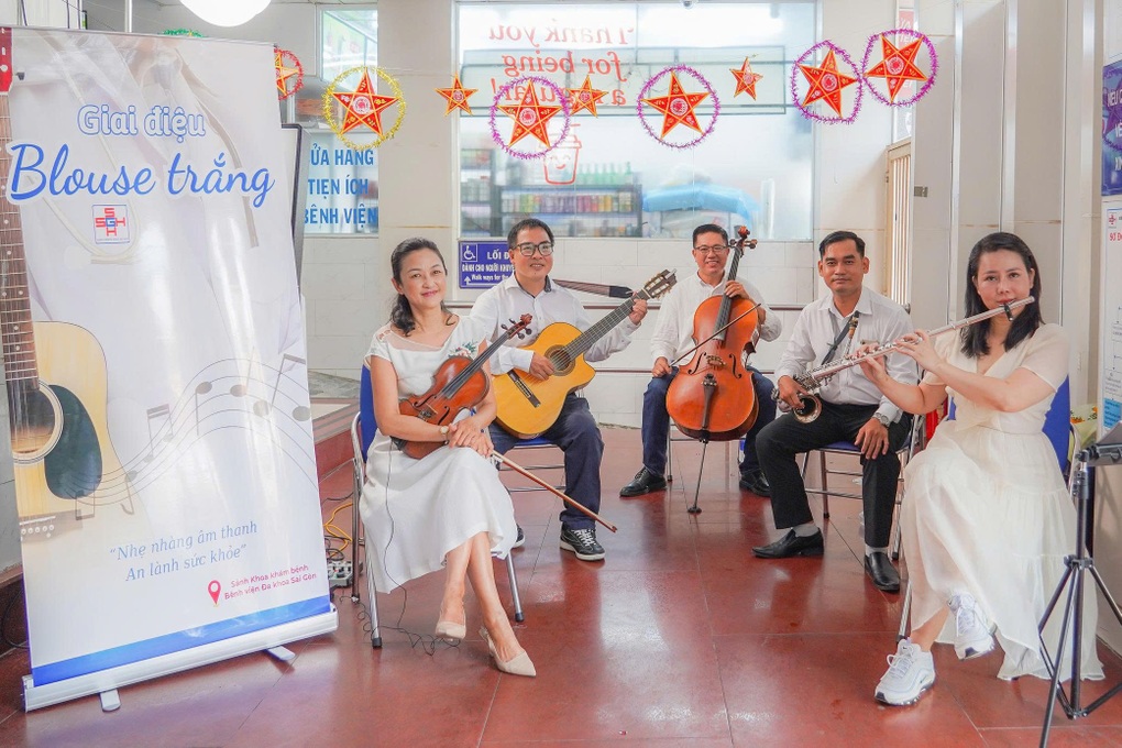 Special healing melody first sounded at Ho Chi Minh City Central Hospital - 1 Giai điệu chữa lành đặc biệt lần đầu vang lên ở bệnh viện trung tâm TPHCM - 1