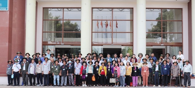 Tham gia Đoàn lần này, có các đại biểu là thân nhân liệt sĩ, thương binh, bệnh binh, người hoạt động kháng chiến bị giặc bắt tù đày, người hoạt động kháng chiến bị nhiễm chất độc hóa học...