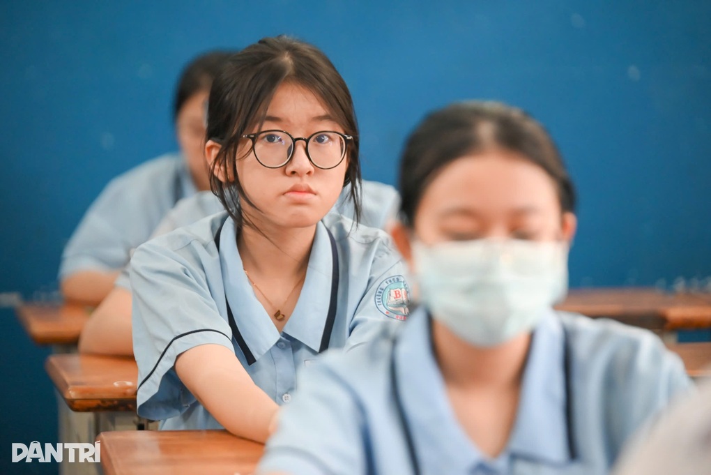 Số điểm 28,5 trở lên khối A00 gấp 517 lần D01: Cơ hội nào cho tiếng Anh? - 2