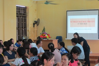 Giáo viên tiếp tục được “cưỡi ngựa xem hoa”?