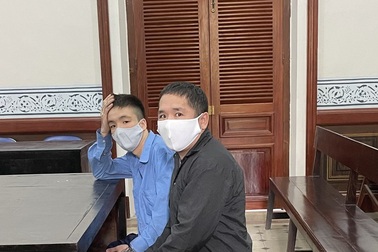 Hai thanh niên người Mông Cổ trộm thẻ tín dụng đi mua vàng