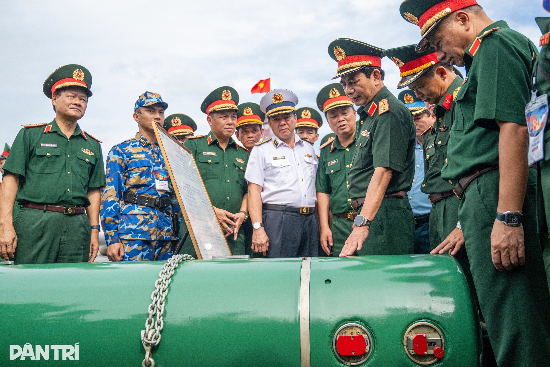 Đại tướng Phan Văn Giang trải nghiệm lái xe không kính đường Trường Sơn - 10