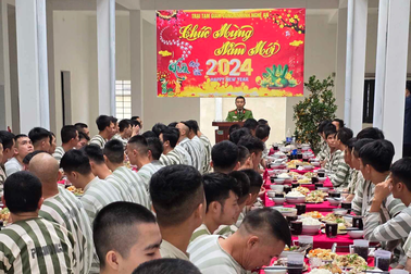 Bữa cơm đặc biệt nhắc chàng trai trót nhúng chàm ý nghĩa của tình thân