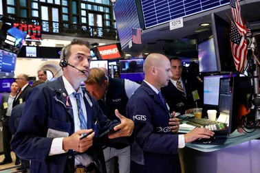 Chứng khoán toàn cầu “điên đảo” sau khi Mỹ gọi Trung Quốc là nước thao túng tiền tệ