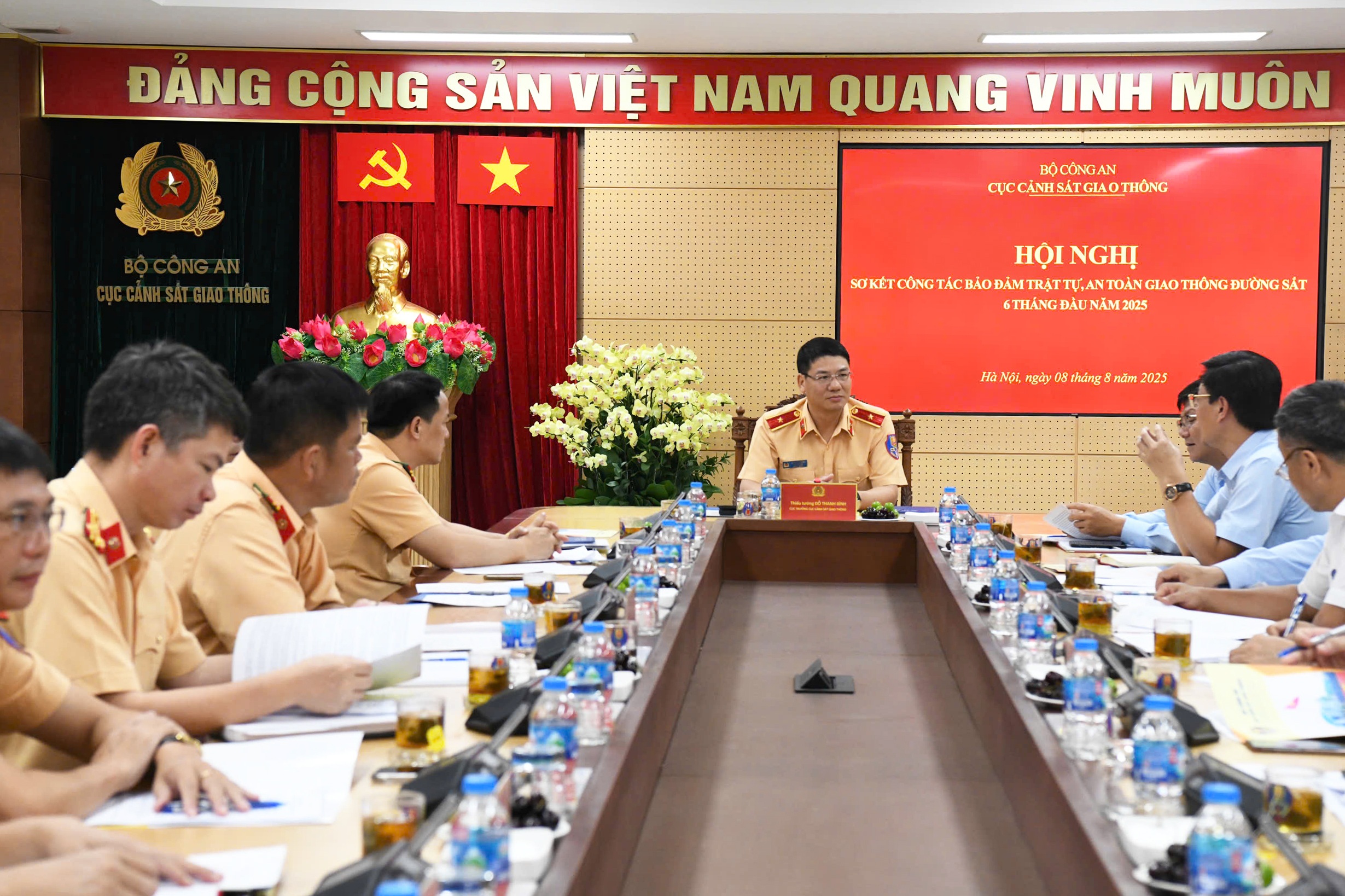 Cục trưởng Cục CSGT yêu cầu xử lý tình trạng cà phê đường tàu - 1