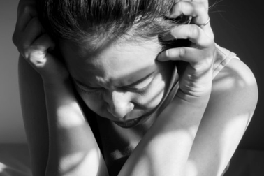 Vì sao phụ nữ hay bị chứng đau nửa đầu?