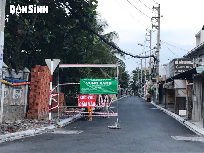 TP.HCM Tăng cường “trong chặt, ngoài chặt” để thu hẹp “vùng đỏ”, mở rộng “vùng xanh” - Ảnh 1.