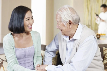 Lấy vợ kém 34 tuổi, giờ cứ nhìn thấy cô ấy là tôi sợ