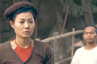 “Con gái ông trùm Phan Quân” dạy bạn diễn đóng cảnh "nóng" trong phim mới