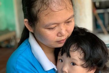 Người đàn bà nghèo "gật đầu" bán thận để lấy tiền cứu chồng