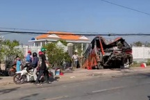 Xe chở công nhân gặp nạn, tài xế tử vong, nhiều người bị thương,