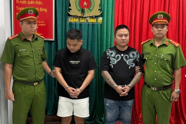 Bắt khẩn cấp 2 người đánh tới tấp 2 thiếu niên trong tiệm Internet ở TPHCM