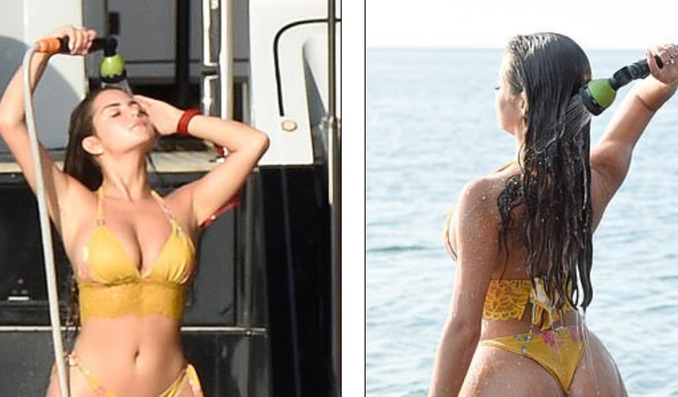 Demi Rose bốc lửa với bikini vàng - 1 Demi Rose bốc lửa với bikini vàng - 1