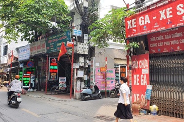 Nam thanh niên ở Hà Nội nghi "ngáo đá", dùng dao chém nhiều người