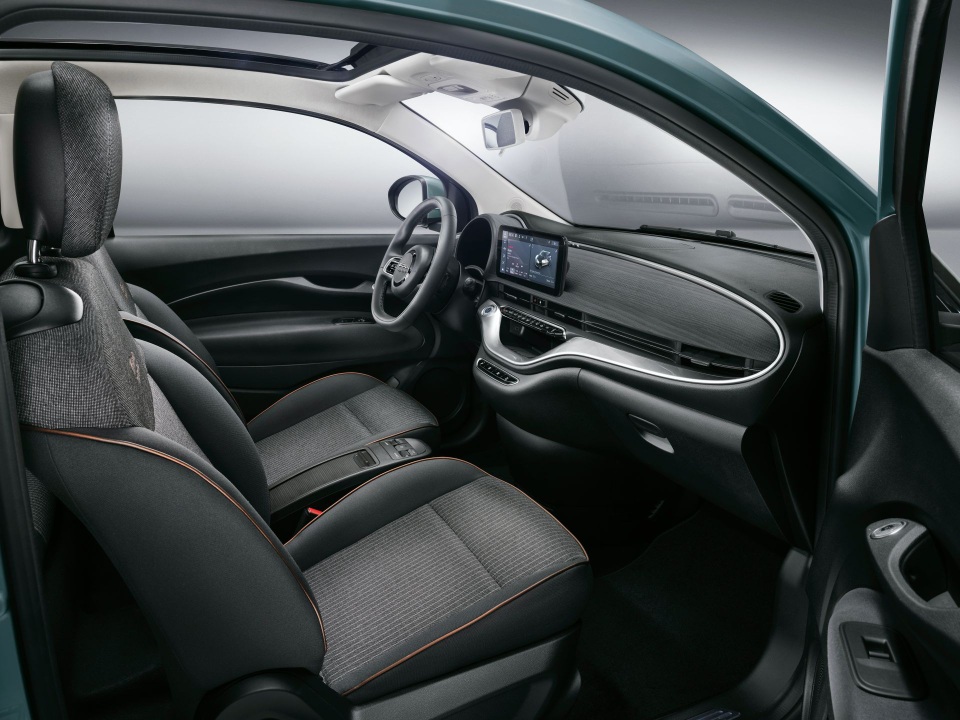 Fiat 500 thế hệ mới - mỹ nhân của làng xe chạy điện - 4 Fiat 500 thế hệ mới - mỹ nhân của làng xe chạy điện - 4