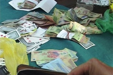 Tạm giữ 18 đối tượng, thu tổng cộng hơn 100 triệu đồng