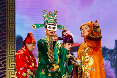 Táo quân và "cái tát" với công chúng