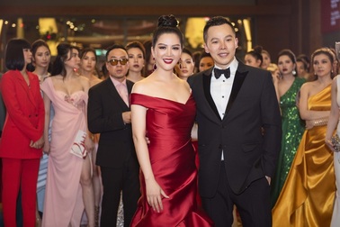 Hai Hoa hậu Đinh Hiền Anh, Hà Kiều Anh cùng đọ dáng toả sắc