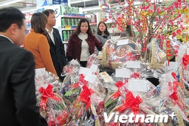 Tết và chuyện “làm dâu trăm họ” của những người làm thương mại