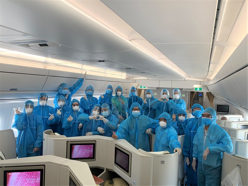 Chuyến bay đầu tiên “giải cứu” người Việt ở đảo quốc Cyprus - 6