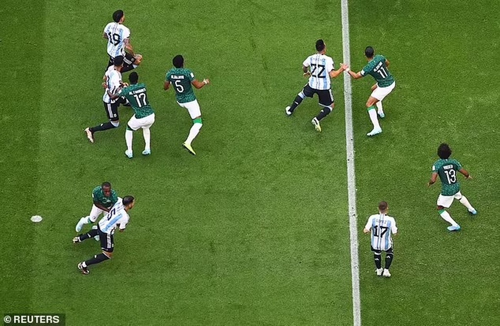 Công nghệ VAR lại gây tranh cãi trong ngày Argentina thua Saudi Arabia - 3 Công nghệ VAR lại gây tranh cãi trong ngày Argentina thua Saudi Arabia - 3