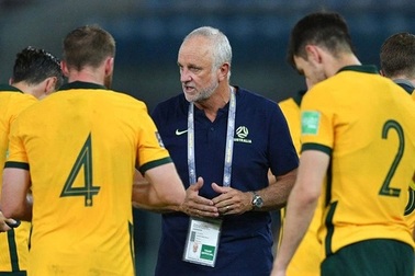 Thắng đậm Trung Quốc, HLV Australia đánh giá thấp tuyển Việt Nam