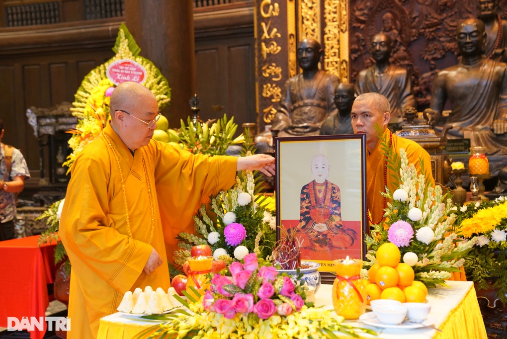 Hàng nghìn Tăng ni, Phật tử dự lễ húy kỵ Quốc sư Nguyễn Minh Không - 2 Hàng nghìn Tăng ni, Phật tử dự lễ húy kỵ Quốc sư Nguyễn Minh Không - 2