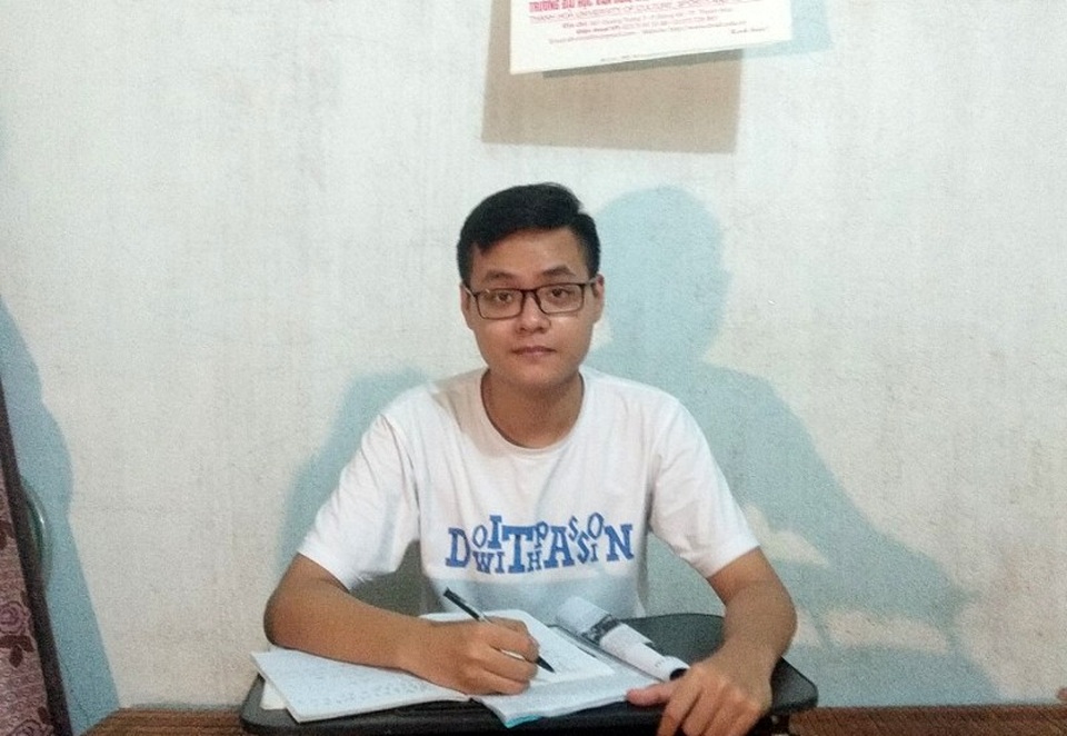 Mẹ lao động tự do, bố làm ruộng, nam sinh trở thành thủ khoa của xứ Thanh - 2 Mẹ lao động tự do, bố làm ruộng, nam sinh trở thành thủ khoa của xứ Thanh - 2