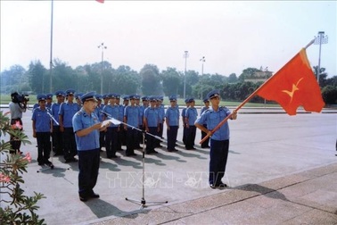 Vững vàng nơi đầu sóng