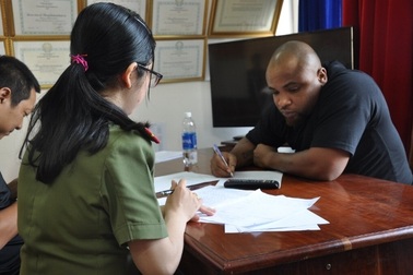 Vụ người nước ngoài lừa đảo hơn 100 tỷ đồng: Các nạn nhân bị sập bẫy ra sao?