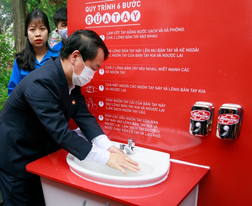 Nhảy cover Ghen Cô Vy góp quỹ xây 100 trạm rửa tay Lifebuoy miễn phí - 2