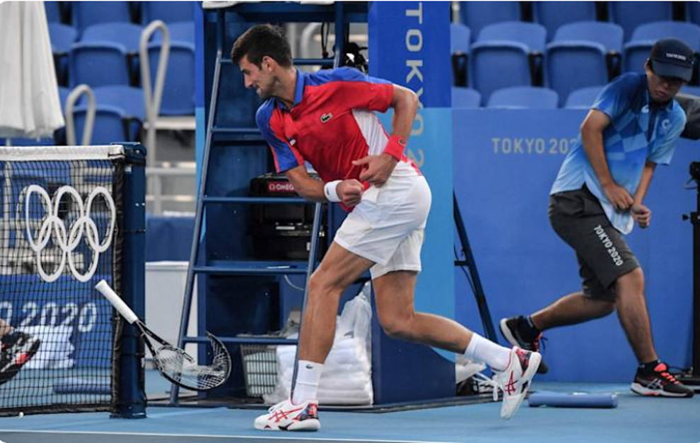 Novak Djokovic nói gì sau màn đập gãy vợt như quân thù? - 2 Novak Djokovic nói gì sau màn đập gãy vợt như quân thù? - 2