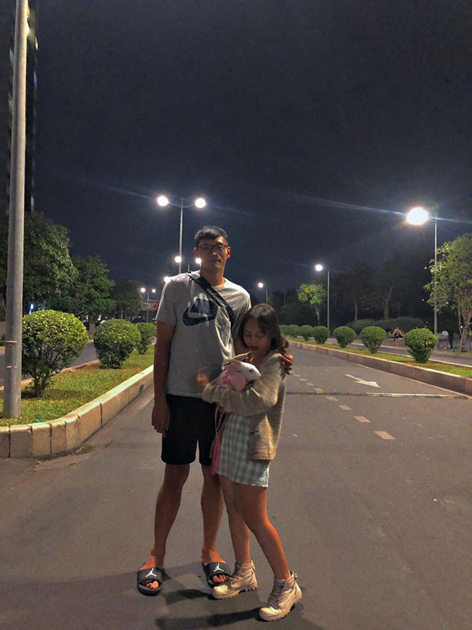 Chuyện tình cô gái 1m45 “cưa đổ” chàng cầu thủ bóng rổ... 1m87 - 4 Chuyện tình cô gái 1m45 “cưa đổ” chàng cầu thủ bóng rổ... 1m87 - 4