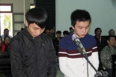 Bị đâm chết vì... ôm bạn gái của người khác ngủ