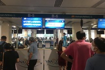 Hàng loạt khách trả vé máy bay Tết giữa lúc Covid-19 căng thẳng