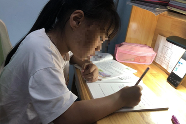 Trẻ bị ép luyện viết chữ đẹp, phụ huynh cho rằng tốn thời gian