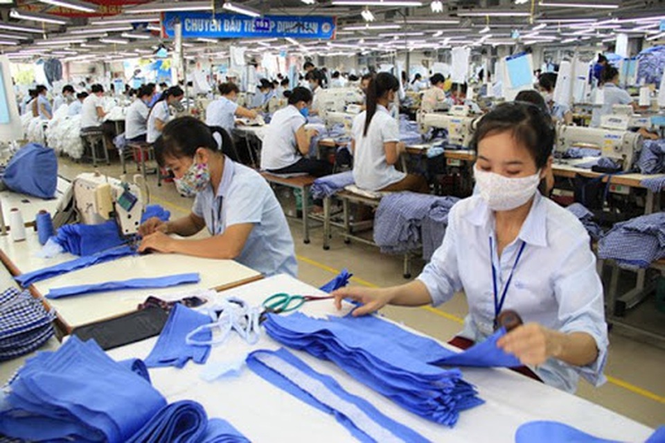 Lao động dệt may, da giày, điện tử làm thêm tối đa 300 giờ/năm - 1 Lao động dệt may, da giày, điện tử làm thêm tối đa 300 giờ/năm - 1
