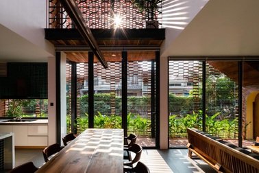 Ngôi nhà bằng gạch mộc gây ấn tượng bởi thiết kế “vừa cũ, vừa mới”