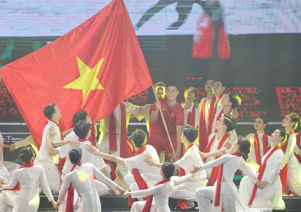 Duy Mạnh tái hiện khoảnh khắc cắm cờ tại Thường Châu - 1 Duy Mạnh tái hiện khoảnh khắc cắm cờ tại Thường Châu - 1