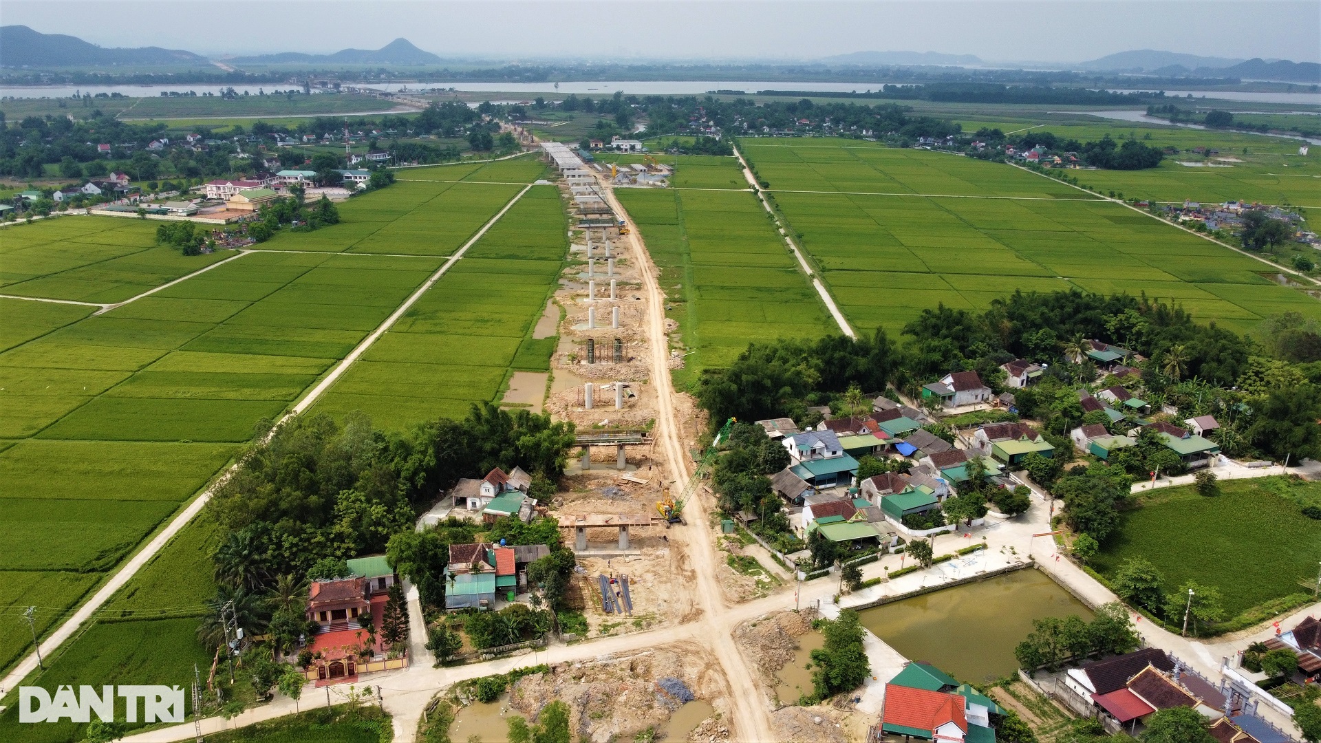 Hình hài cây cầu 1.200 tỷ đồng vượt sông dài nhất tuyến cao tốc Bắc - Nam - 14 Hình hài cây cầu 1.200 tỷ đồng vượt sông dài nhất tuyến cao tốc Bắc - Nam - 14