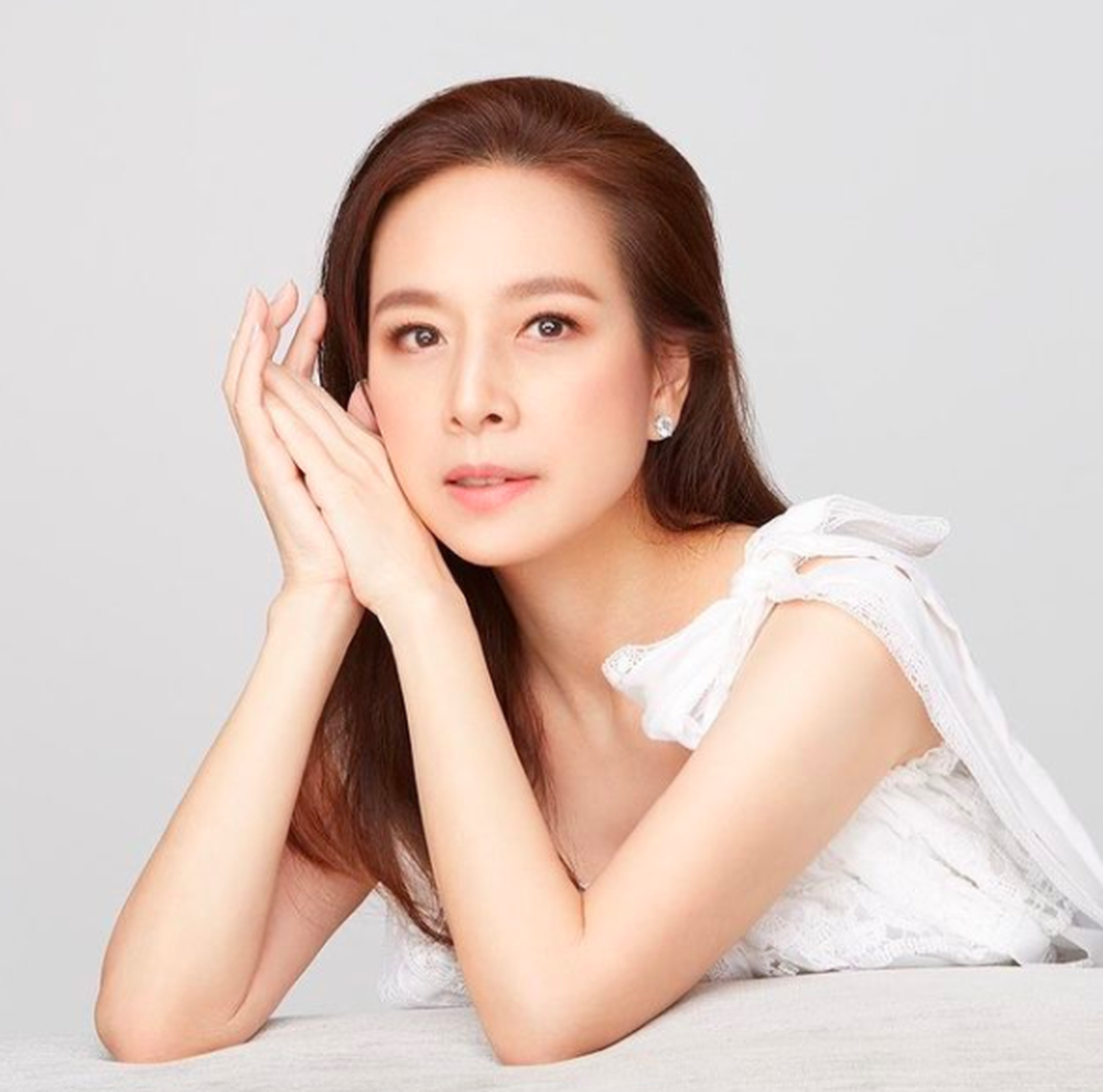 Vẻ xinh đẹp của nữ đại gia hứa thưởng lớn nếu Thái Lan vô địch AFF Cup - 6 Vẻ xinh đẹp của nữ đại gia hứa thưởng lớn nếu Thái Lan vô địch AFF Cup - 6