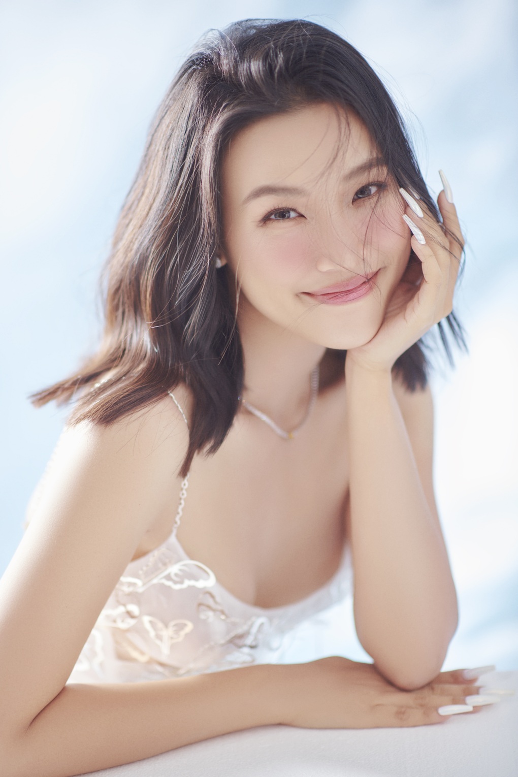 Hoàng Oanh khoe dáng gợi cảm, tuyên bố đã vượt qua được những tổn thương - 4 Hoàng Oanh khoe dáng gợi cảm, tuyên bố đã vượt qua được những tổn thương - 4